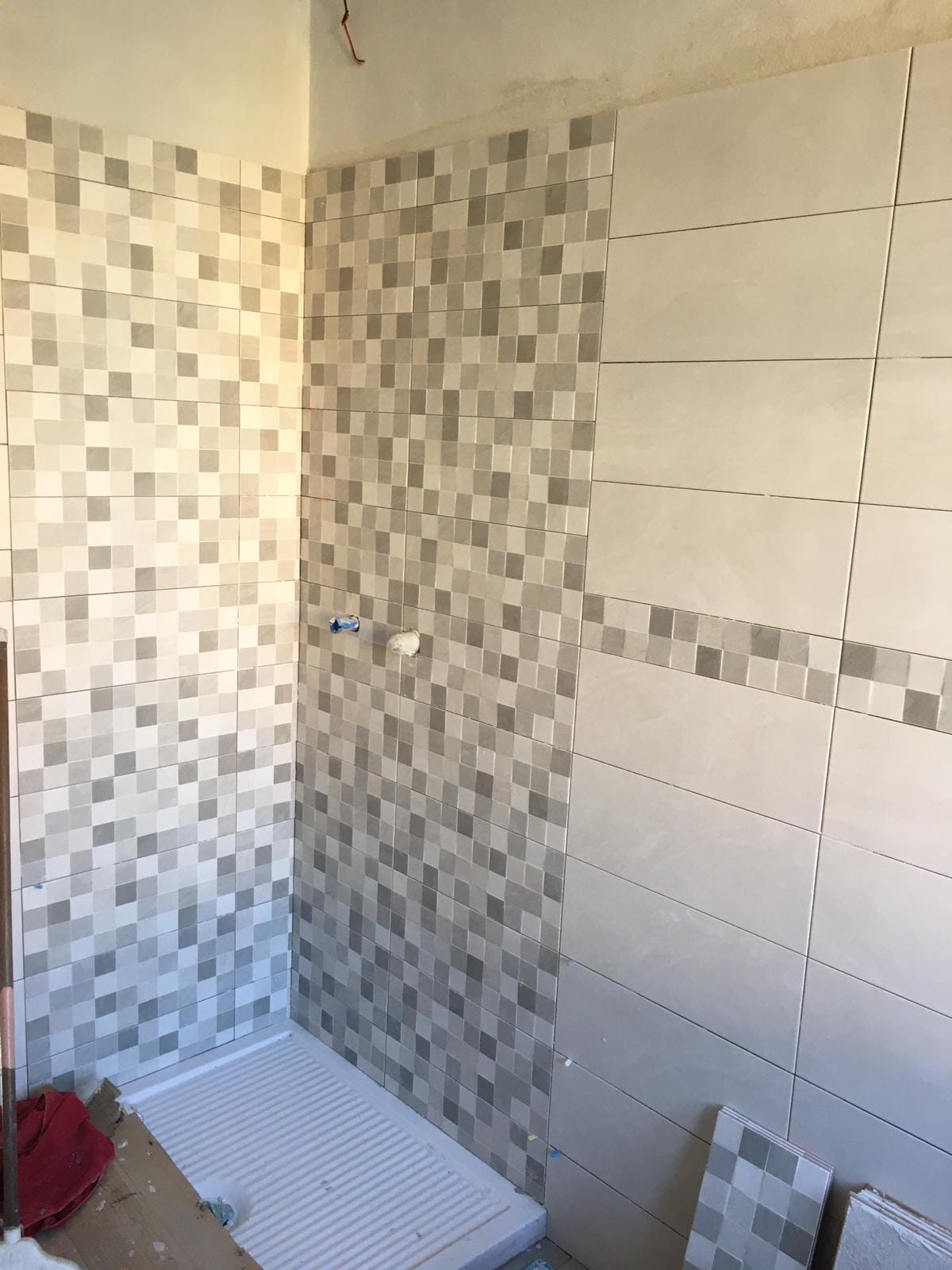 Rivestimento doccia a mosaico – Bagni, lavoro di VGA Impresa Edile