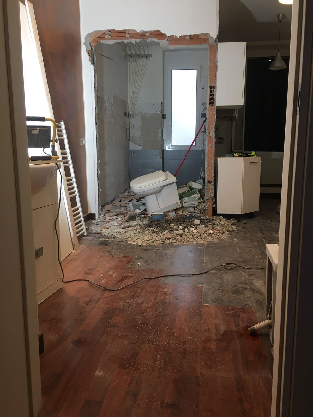 Demolizione del vecchio bagno – Lavori in corso, lavoro di VGA Impresa Edile