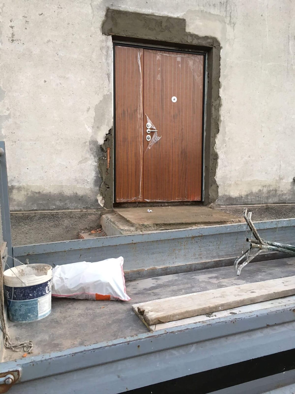 Porta blindata con pannello in legno – Porte blindate, lavoro di VGA Impresa Edile