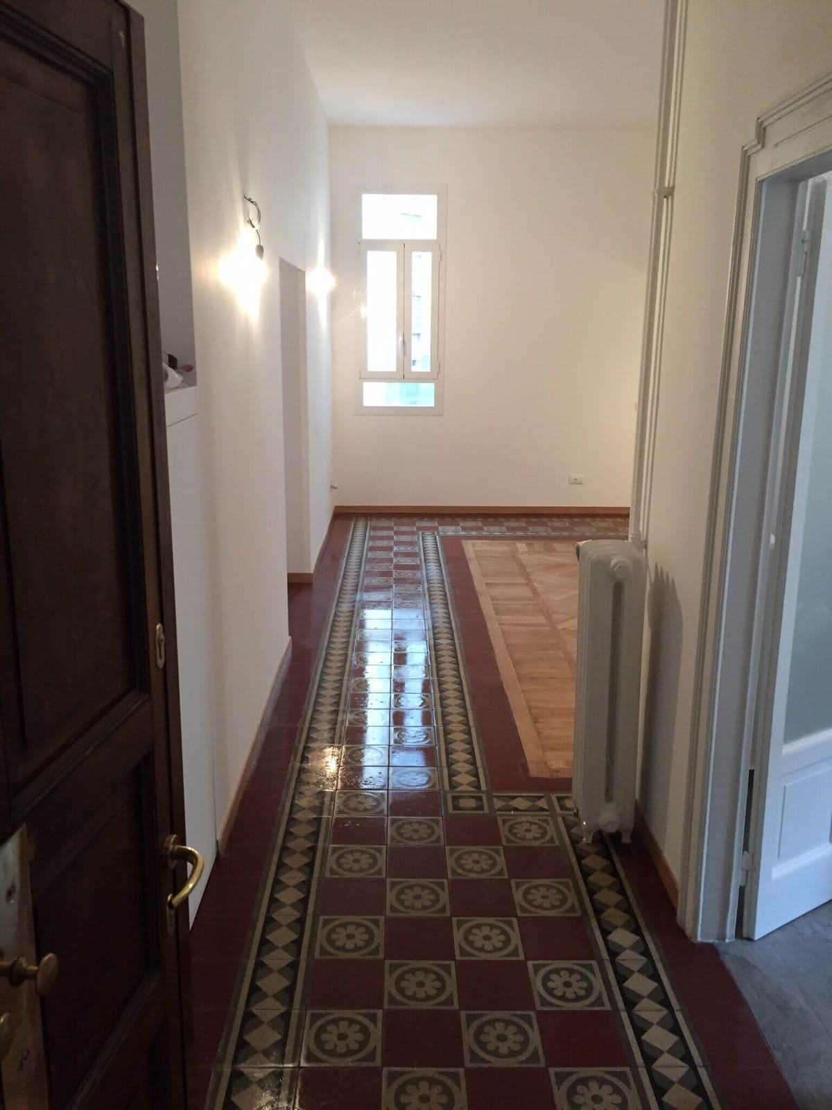 Corridoio con piastrelle decorate – Pavimenti e piastrelle, lavoro di VGA Impresa Edile