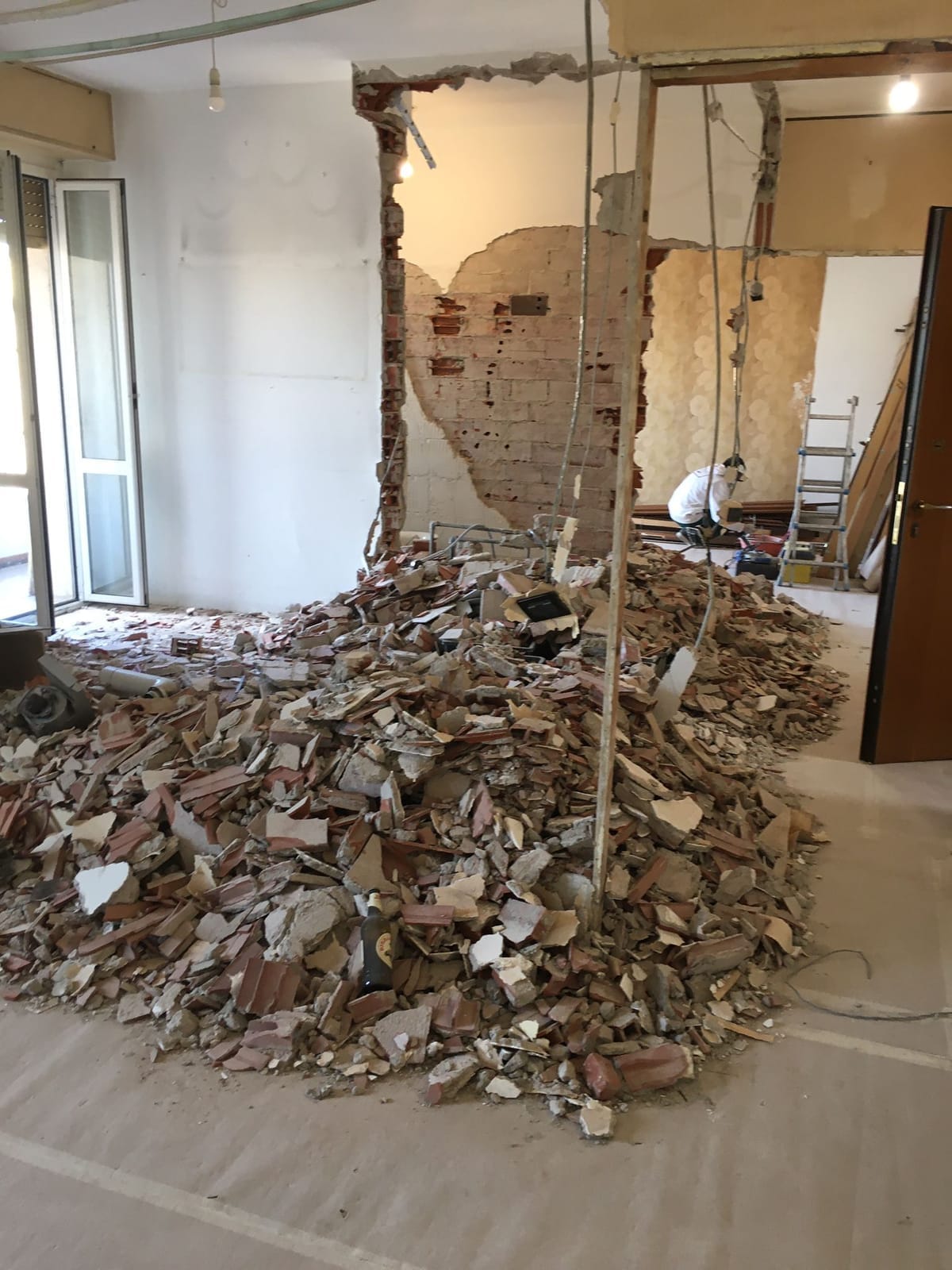 Macerie dopo la demolizione – Lavori in corso, lavoro di VGA Impresa Edile