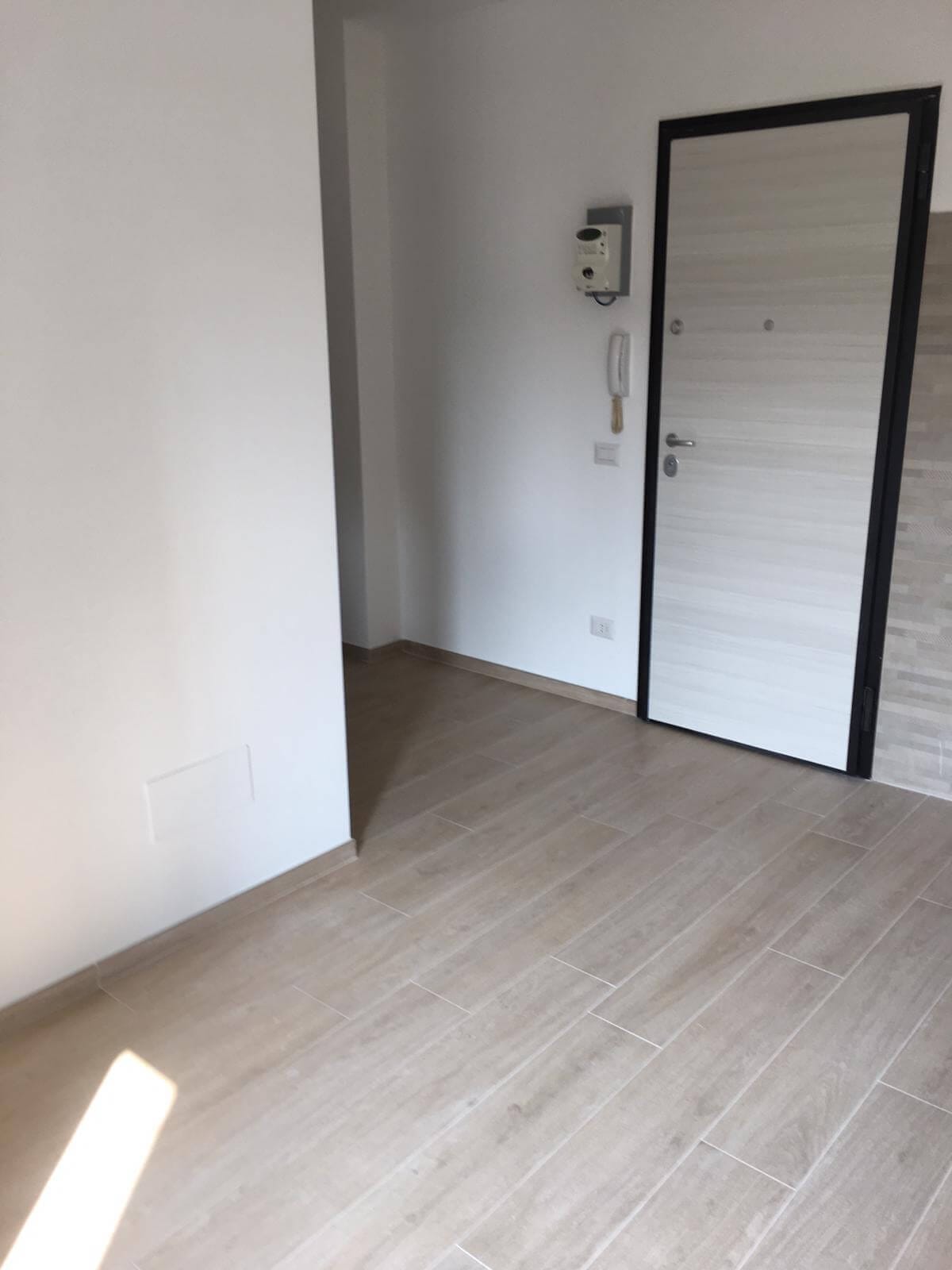 Ingresso con porta blindata – Appartamenti, lavoro di VGA Impresa Edile