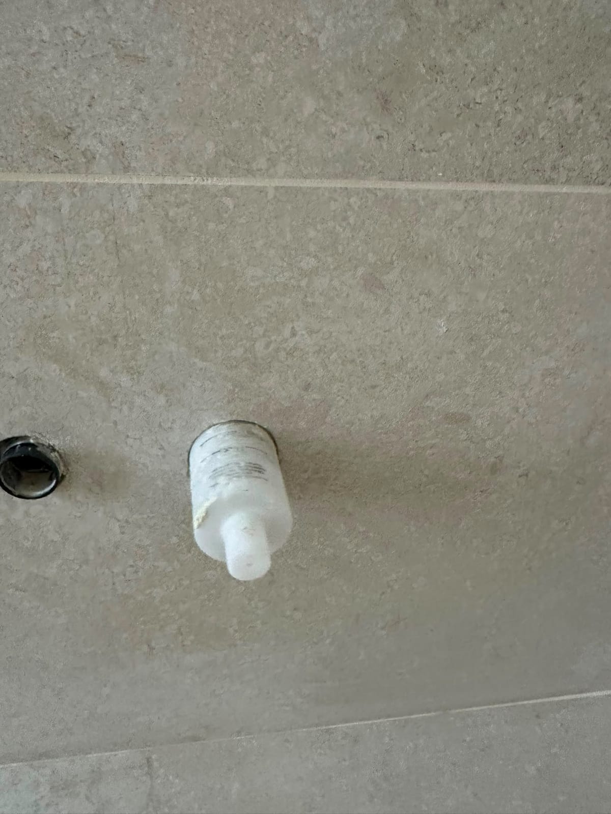 Dettaglio attacchi doccia – Bagni, lavoro di VGA Impresa Edile
