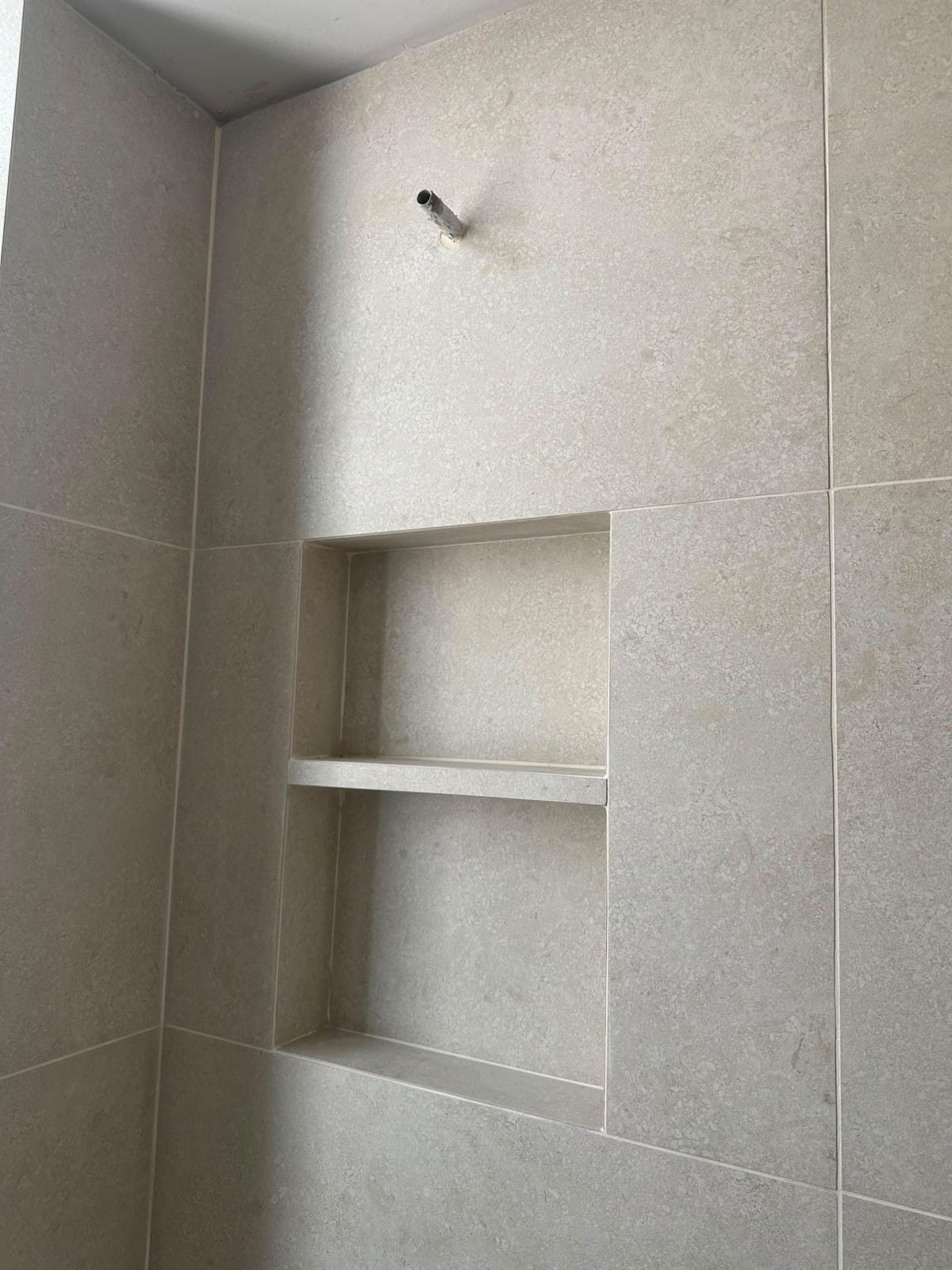Nicchia doppia con mensola – Bagni, lavoro di VGA Impresa Edile