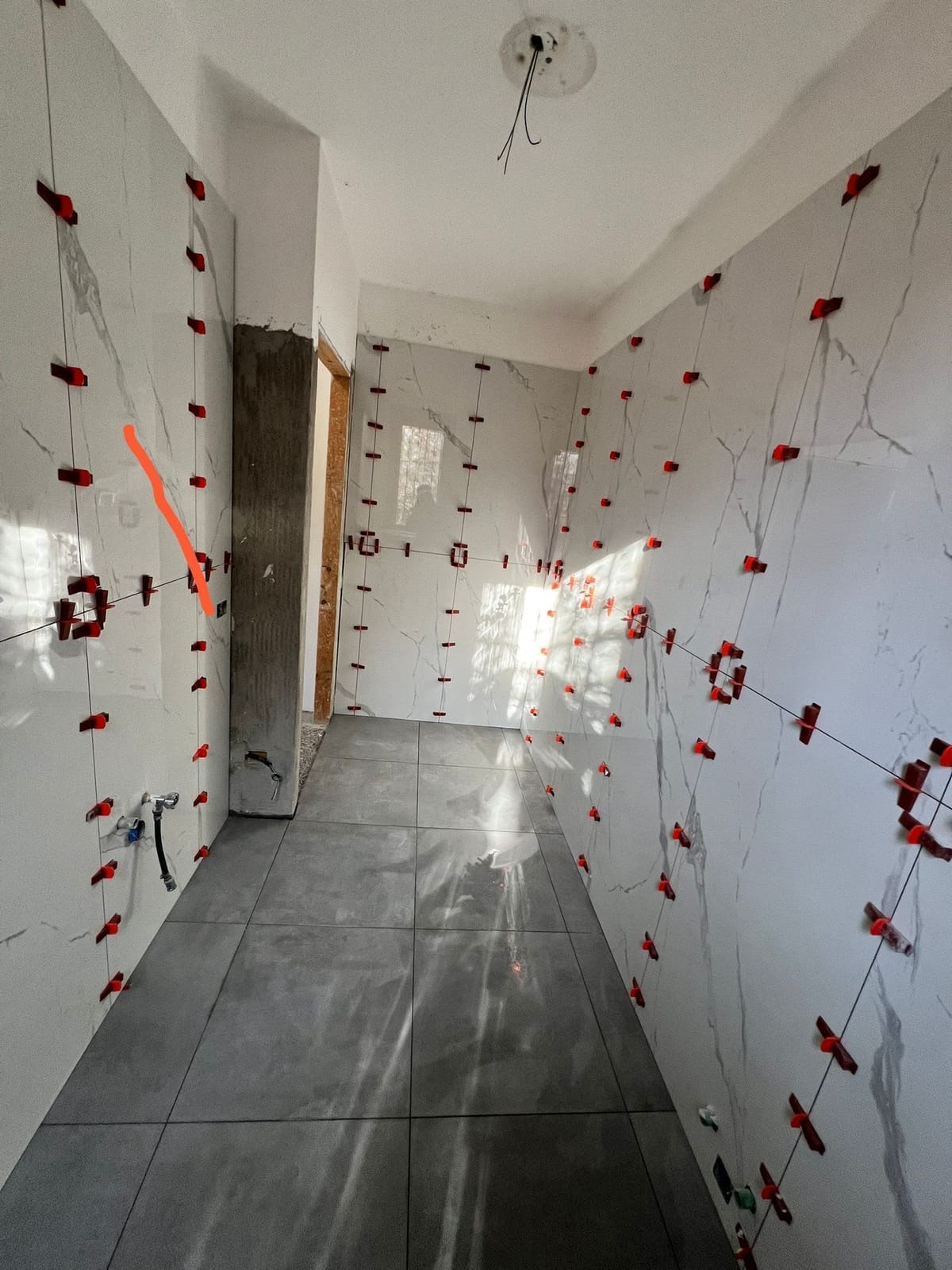 Bagno in fase di rivestimento – Lavori in corso, lavoro di VGA Impresa Edile