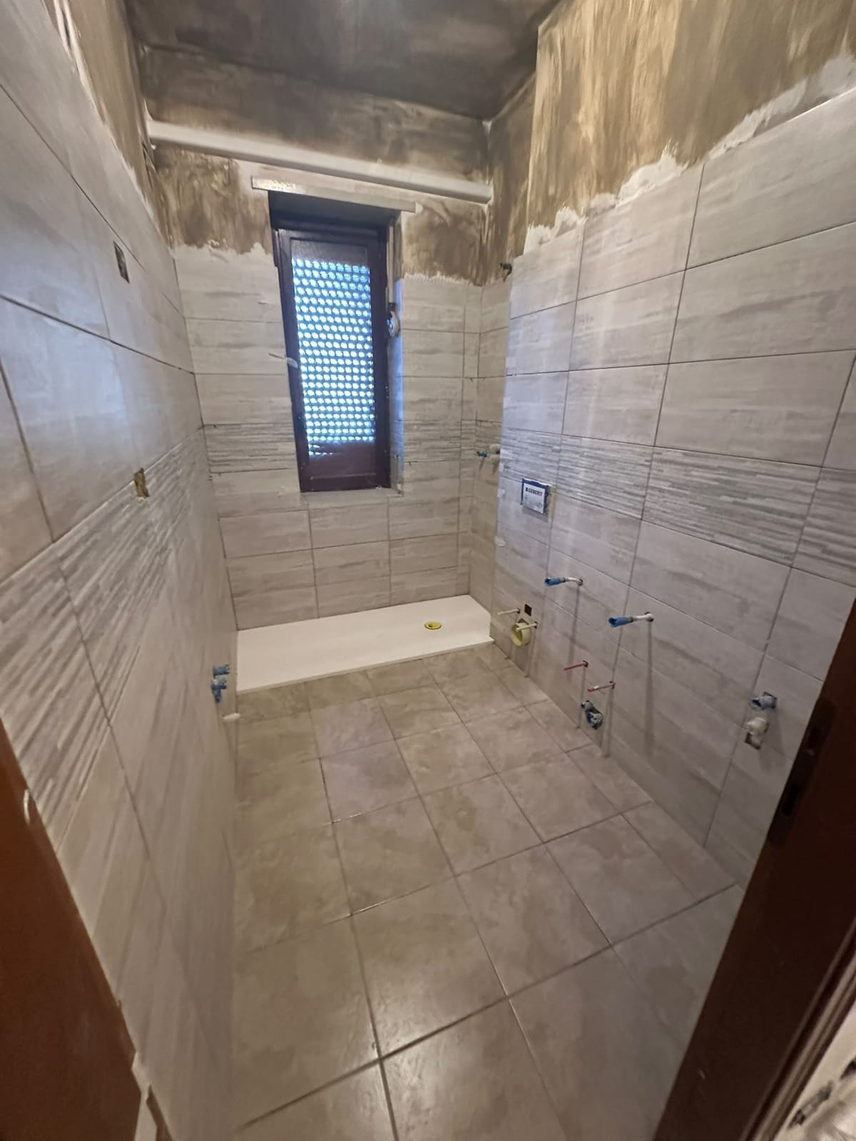 Bagno pronto per i sanitari – Bagni, lavoro di VGA Impresa Edile