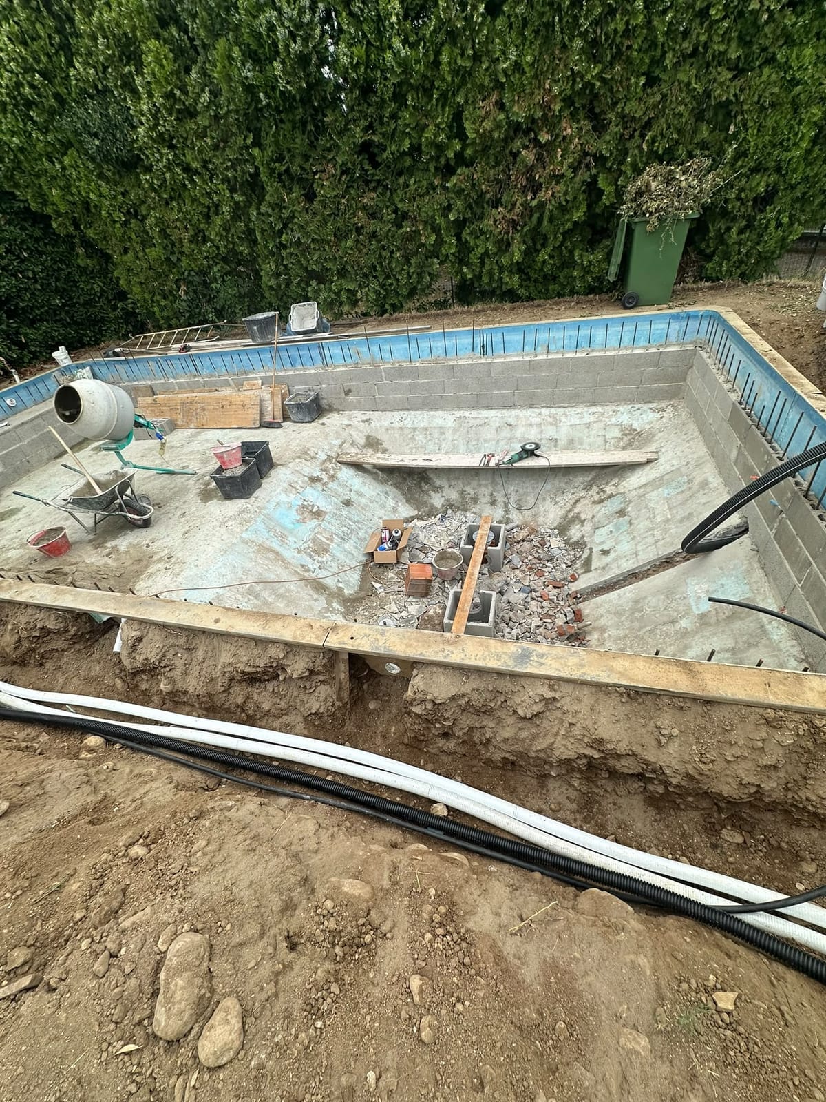 Getto e perimetro della vasca – Piscine, lavoro di VGA Impresa Edile