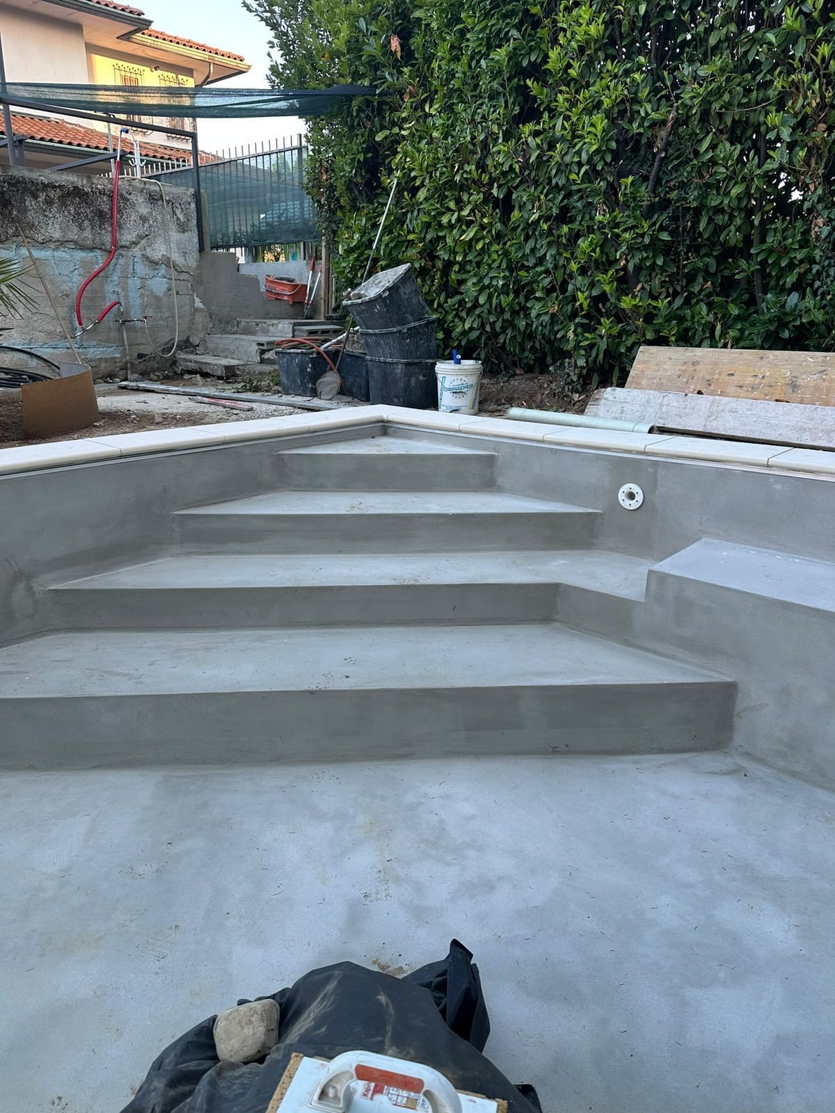 Gradini della piscina – Piscine, lavoro di VGA Impresa Edile
