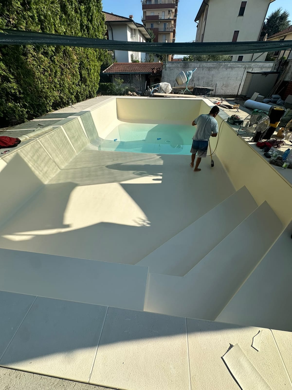 Rivestimento interno della vasca – Piscine, lavoro di VGA Impresa Edile