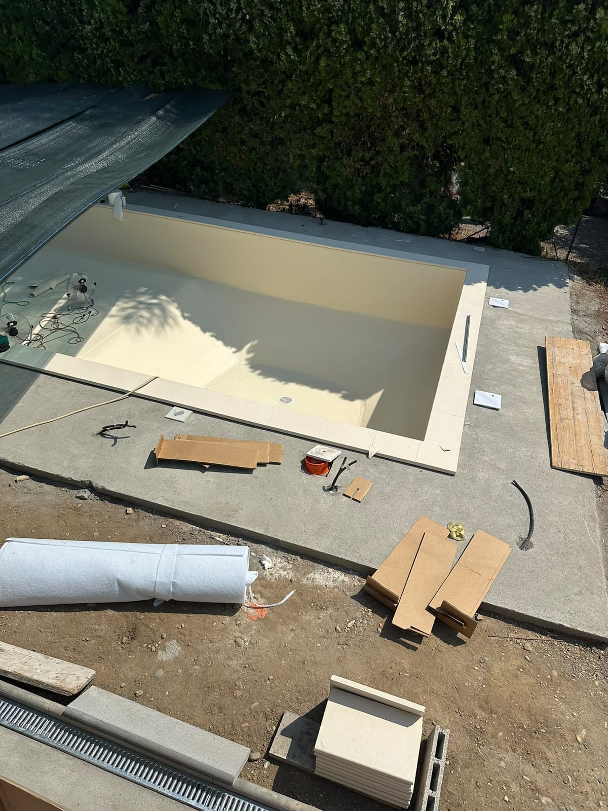 Vasca rivestita prima del bordo – Piscine, lavoro di VGA Impresa Edile